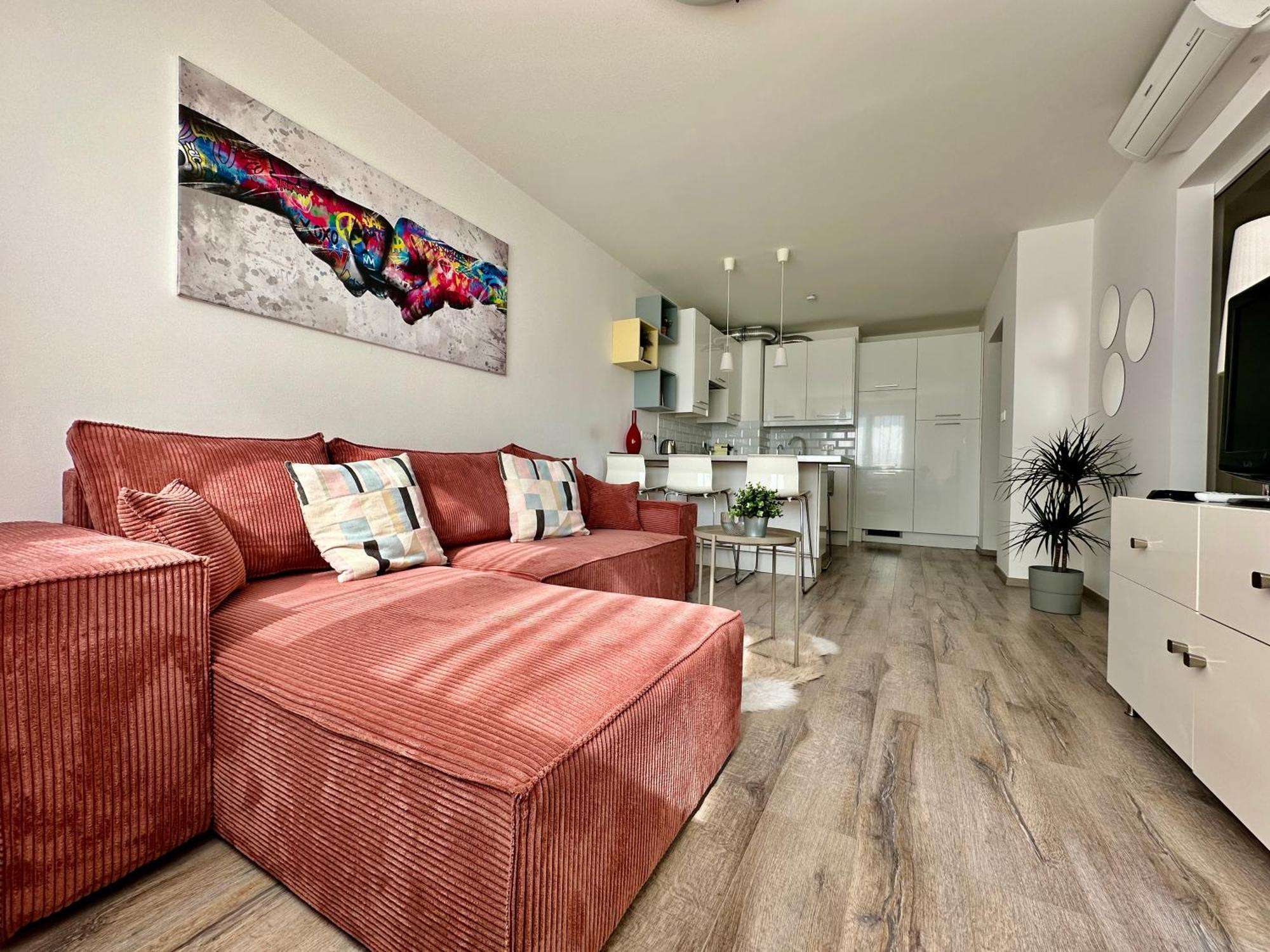 City Break Apartment - Private Garage, Ac, Balcony บูดาเปสต์ ภายนอก รูปภาพ